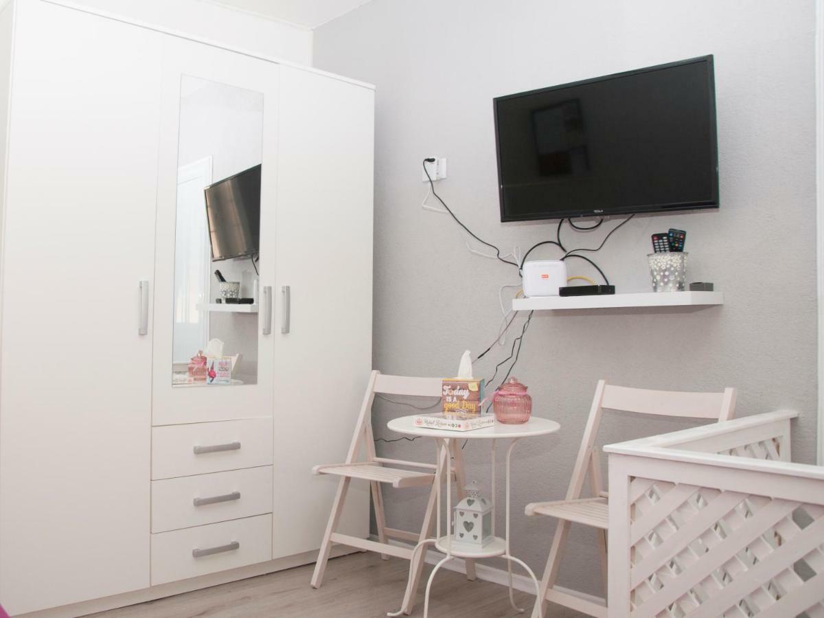 Bistrik Rose Apartment SJJ Exterior foto