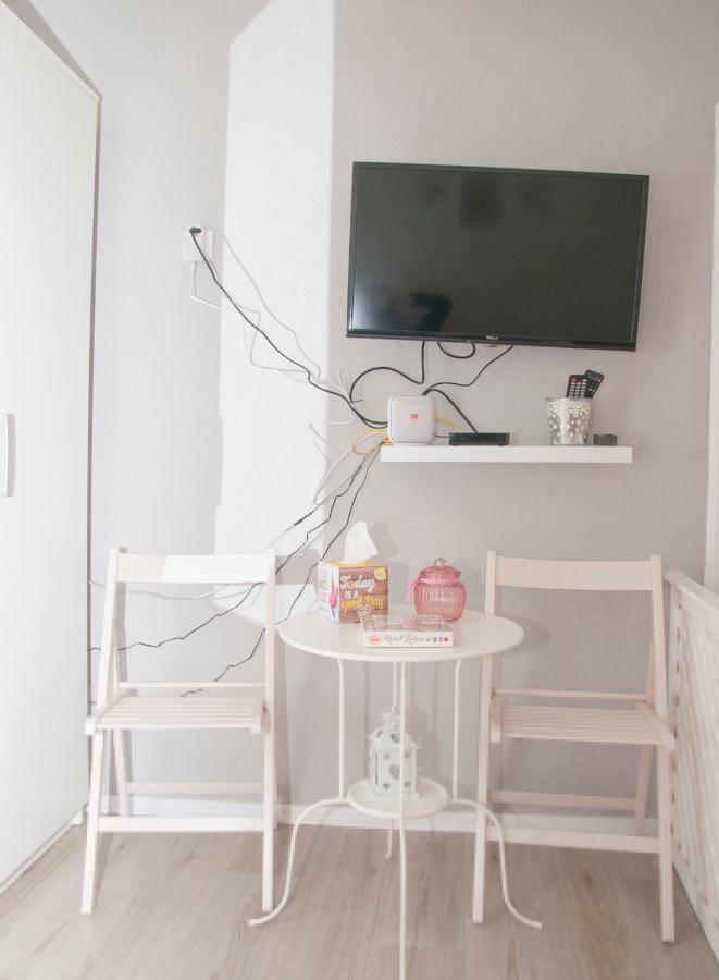 Bistrik Rose Apartment SJJ Exterior foto