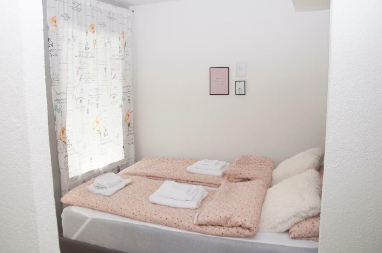 Bistrik Rose Apartment SJJ Exterior foto
